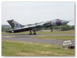 IMG_3202 - Vulcan XH558 landing nose high